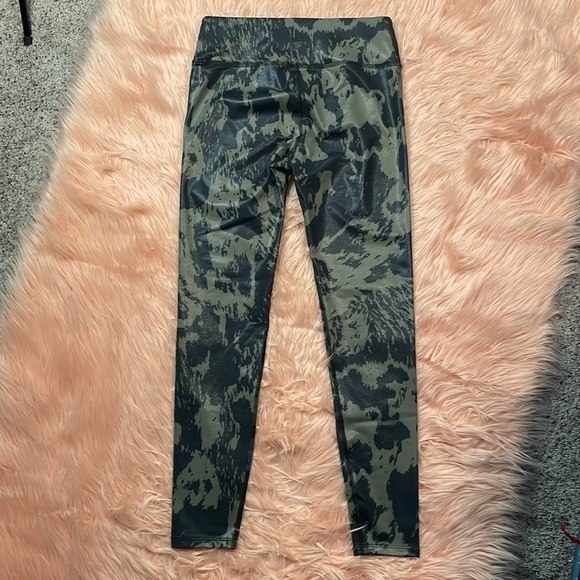 NWOT Noli Gloss Leggings Olive Cow Print High Waist Full‎ Length Size Large - Picture 4 of 6